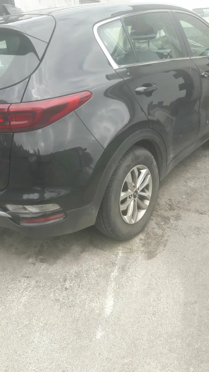 Car - Image 3