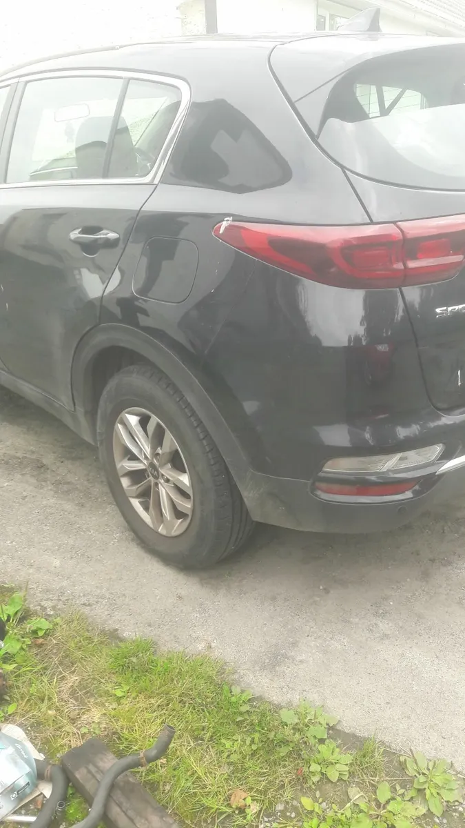 Car - Image 4