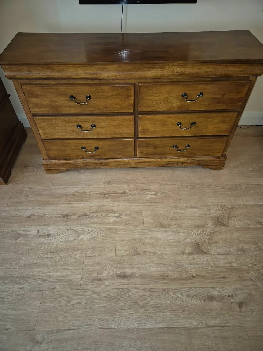 Bedroom furniture - Image 1