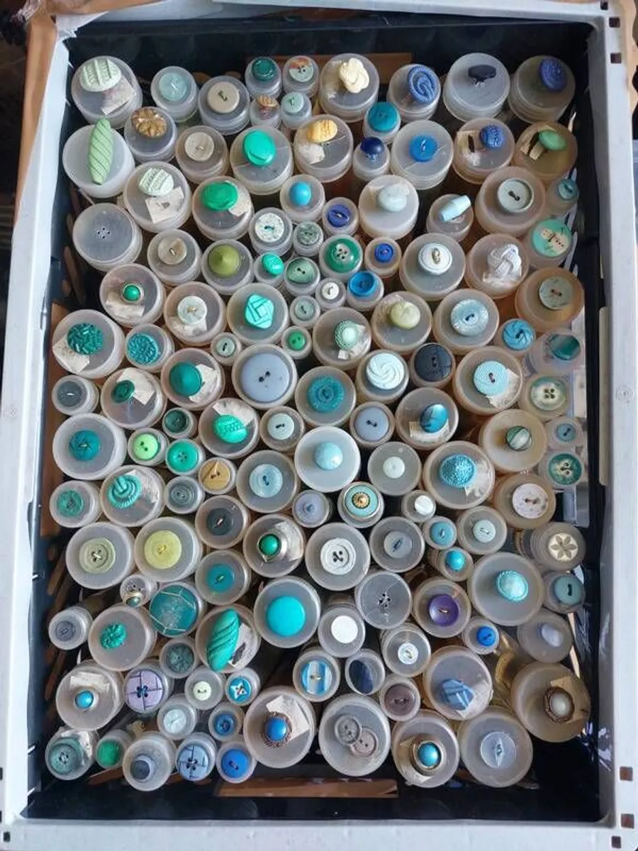 vintage buttons - Image 2