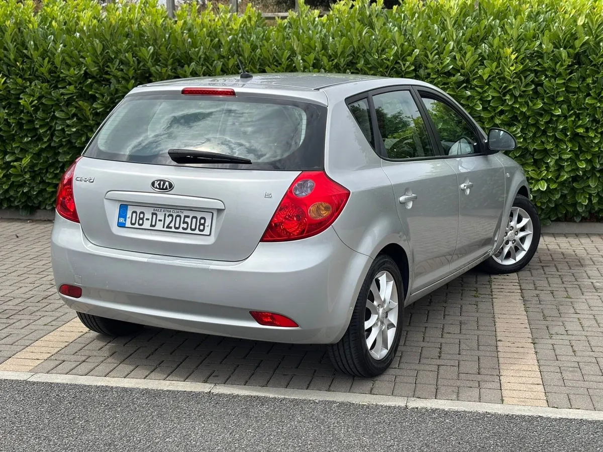 KIA CEED 1.6 CRDI AUTOMATIC NEW NCT IMMACULATE - Image 4