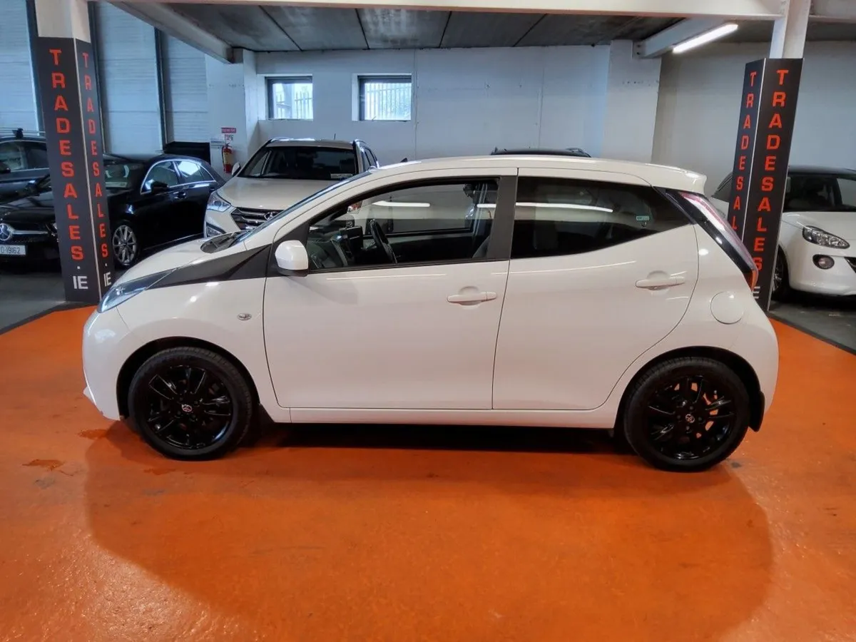 Toyota AYGO 1.0 Vvt-i X-play - Image 2