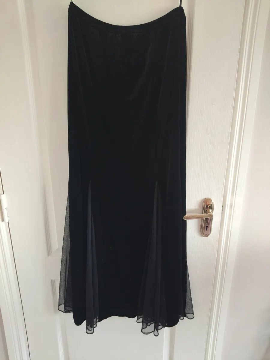 Black evening skirt - Image 1