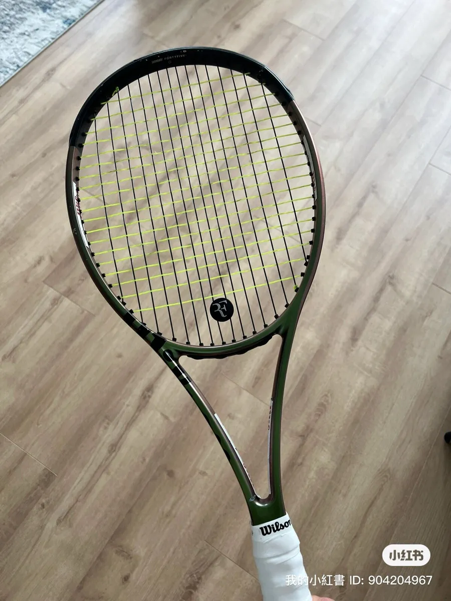 Tennis Racquet, Blade 98 V8 - Image 4