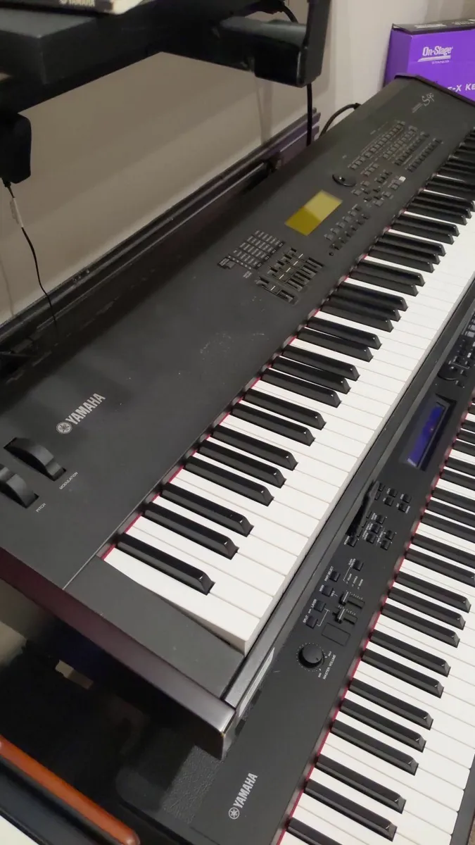 Piano Synthesiser Yamaha S90 - Image 1