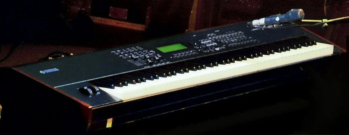 Piano Synthesiser Yamaha S90 - Image 2