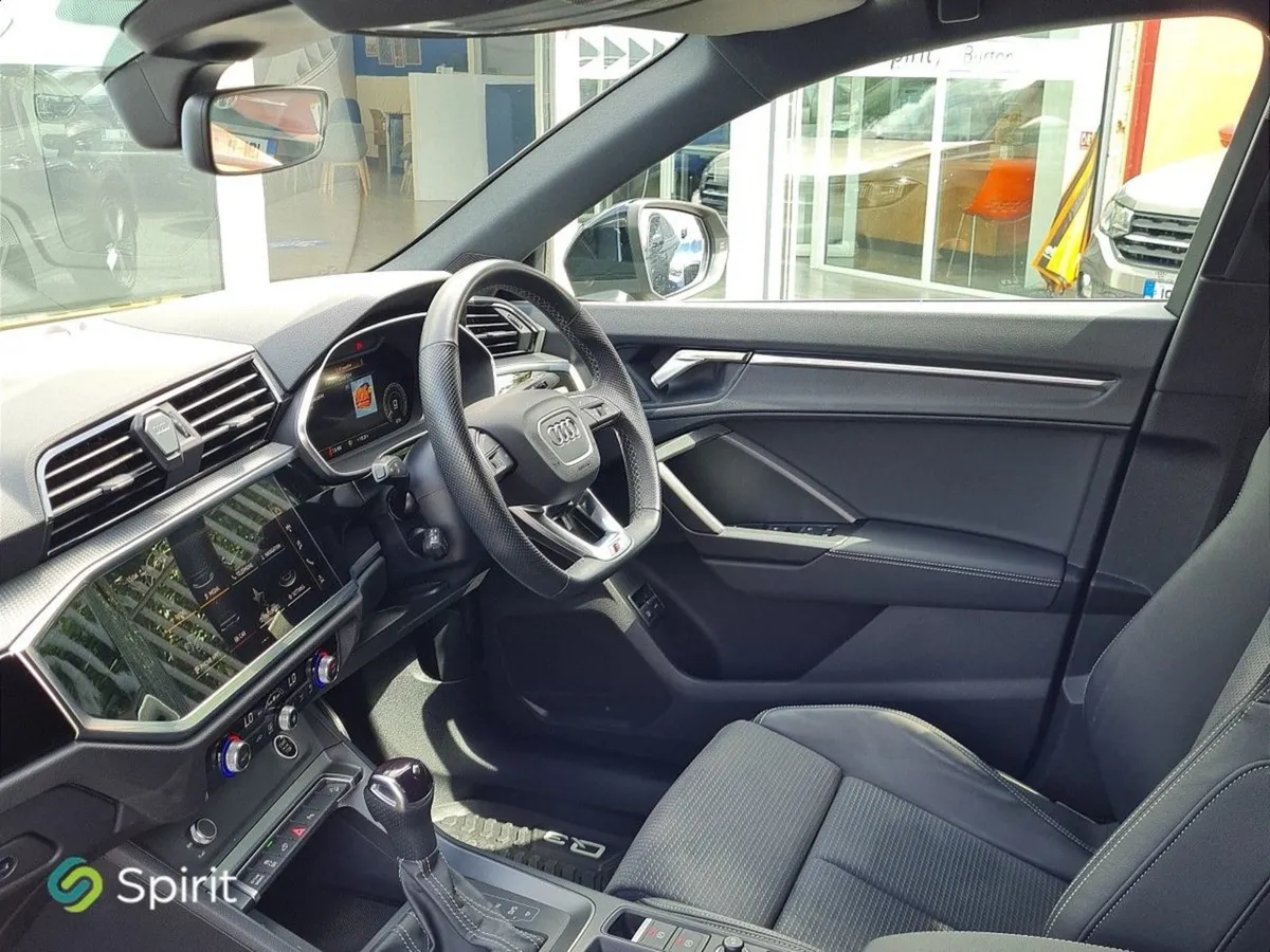 Audi Q3 Hybrid Black Ed S-line Sportback - Image 3