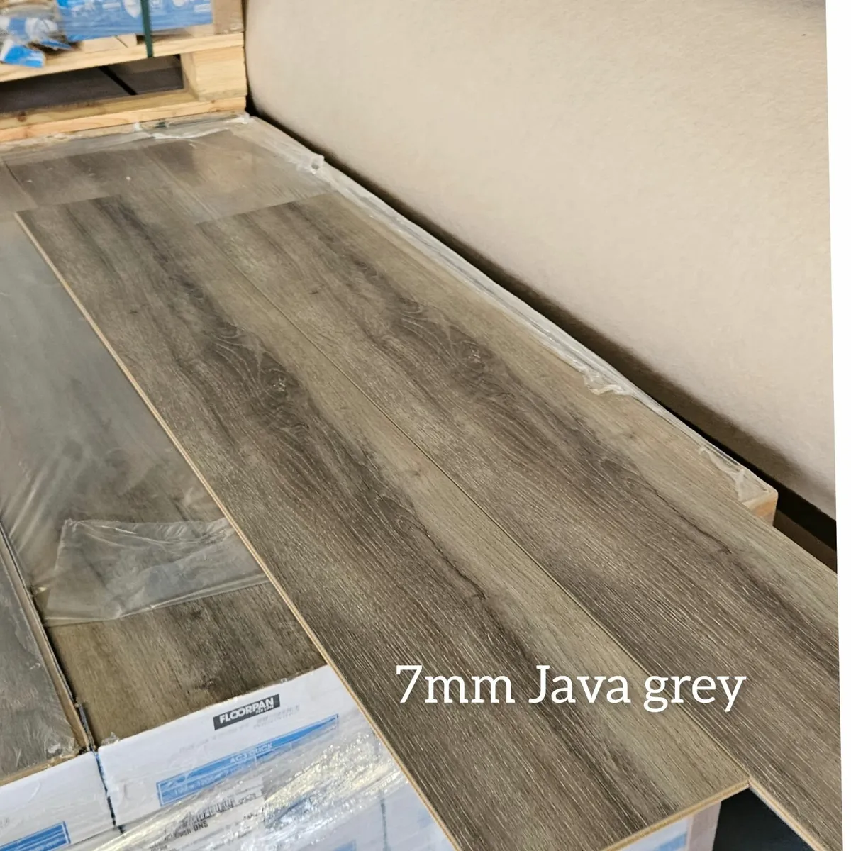 7mm matte finish Laminated Flooring - - Image 3