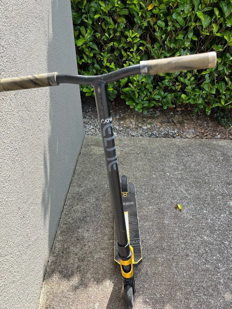 3 Scooters - Image 4