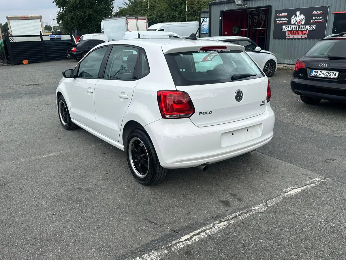 Volkswagen Polo 2014 with FULL OPTION - Image 2