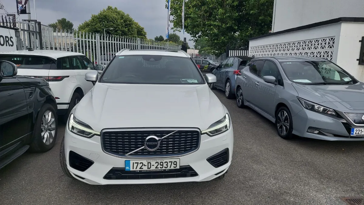 17 Volvo XC60 R Design Hybrid - Image 2