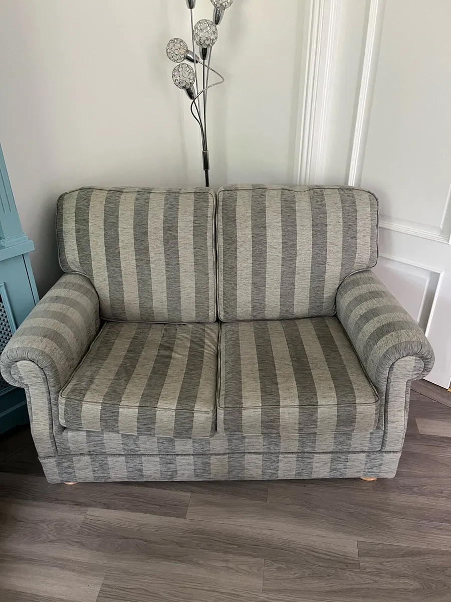 2 seater couch - Image 1