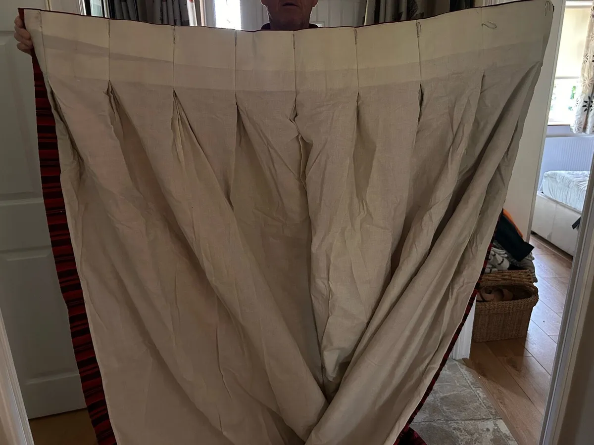 Curtains - Image 2