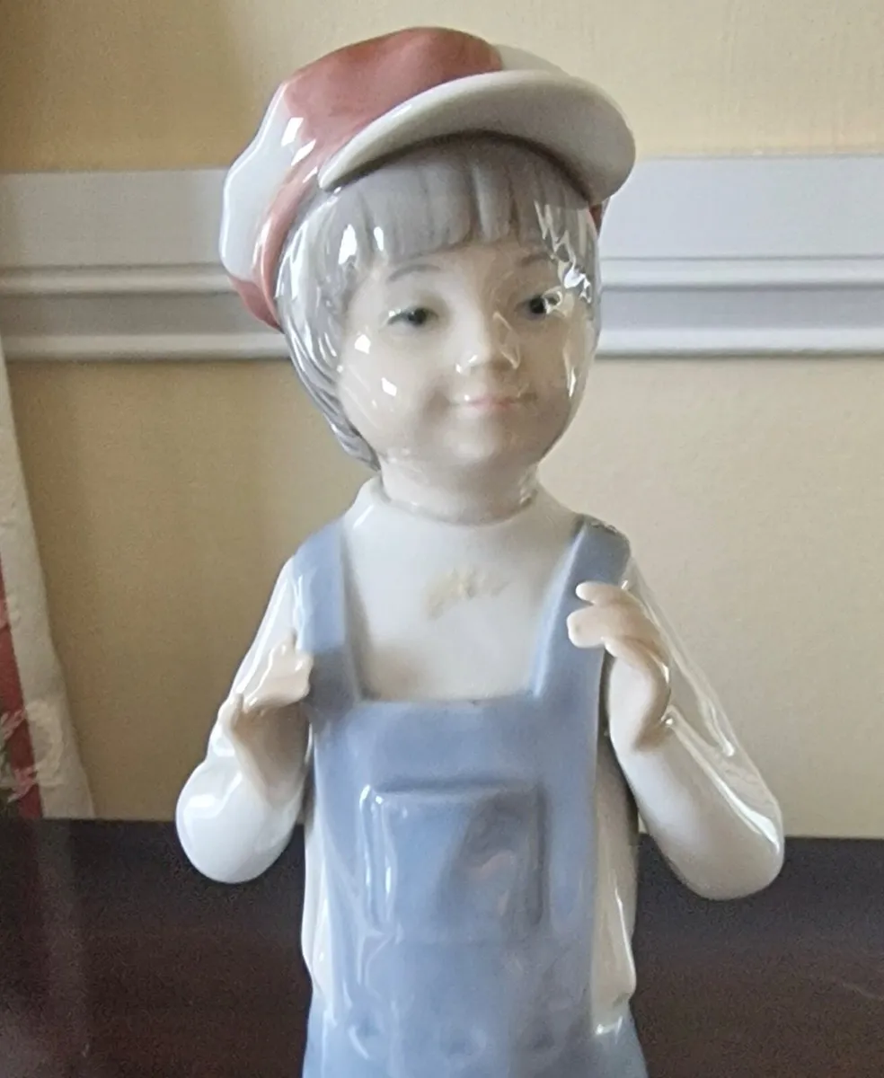 Lladro Porcelain figure  - Boy from Madrid : ONO - Image 1