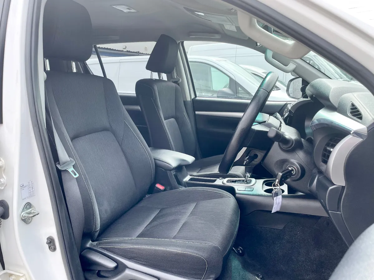 Toyota Hilux Icon 2.4D4D 4WD Auto Crew Cab,2021 - Image 4