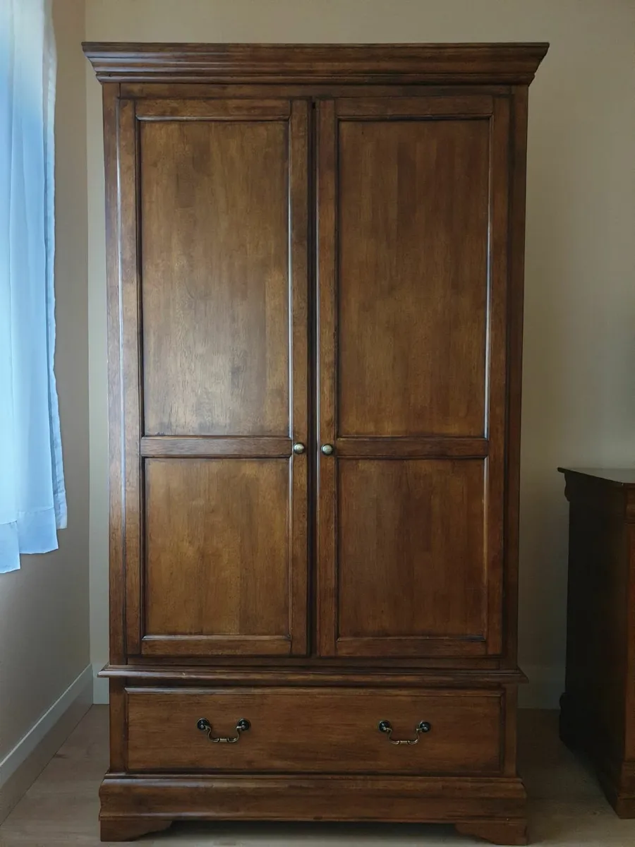 Bedroom furniture - Image 4