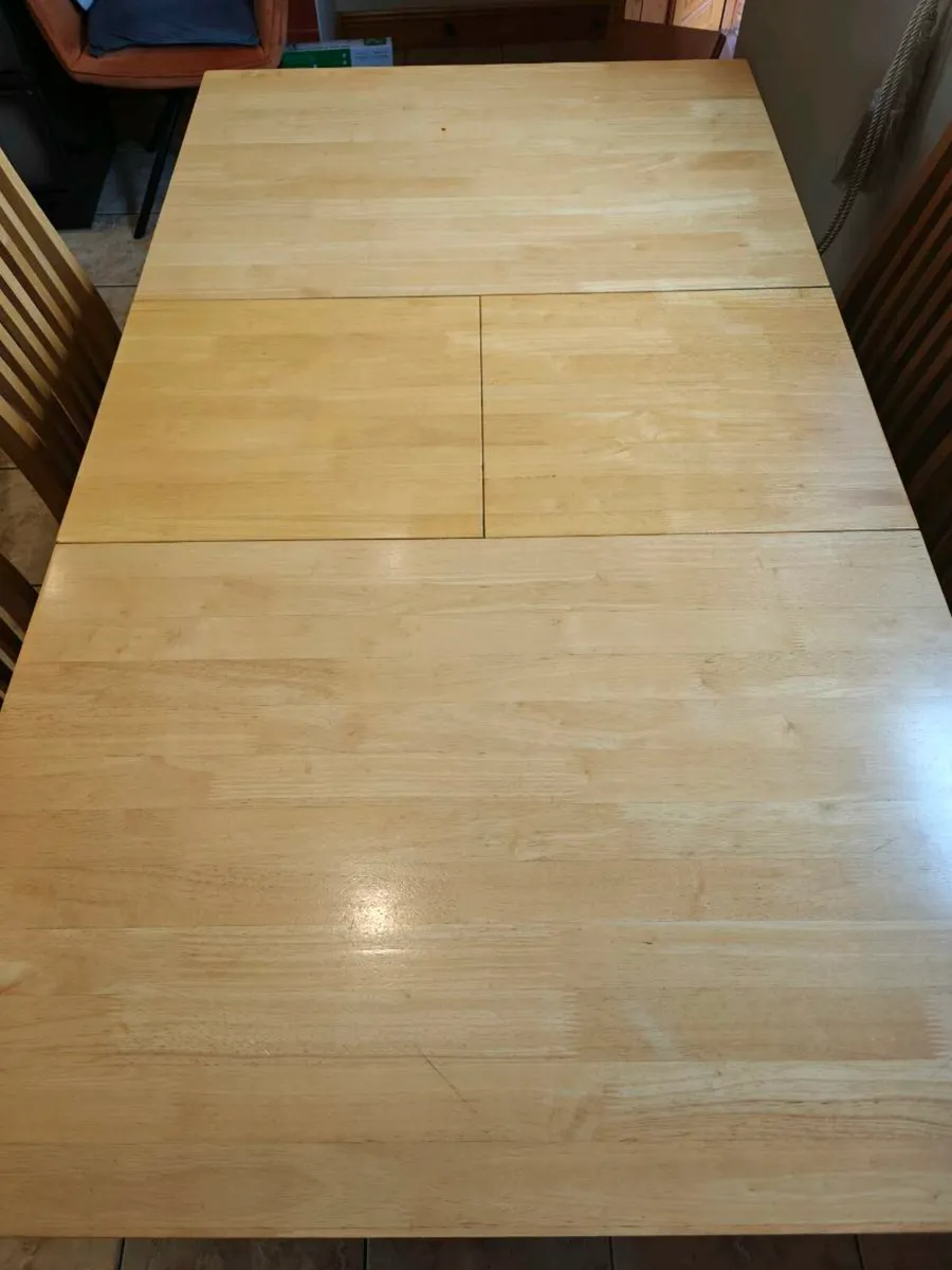 Table and chairs - Image 3
