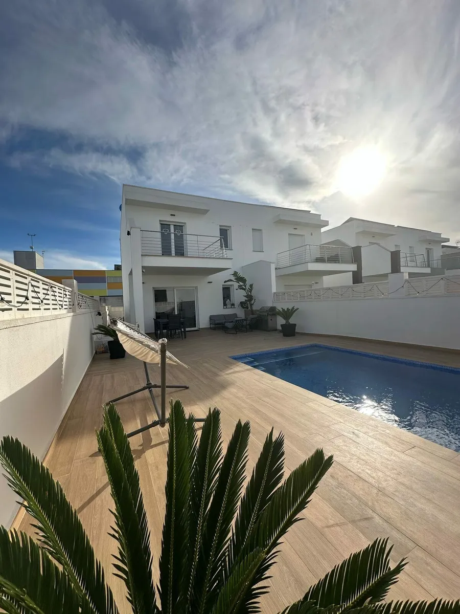House for rent - Image 1