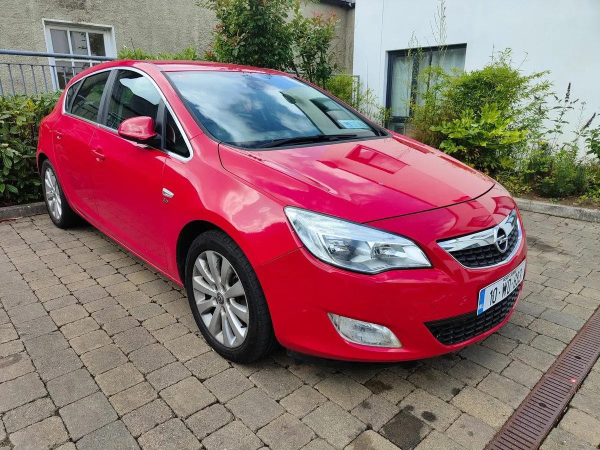 Opel Astra 2010 - Image 2