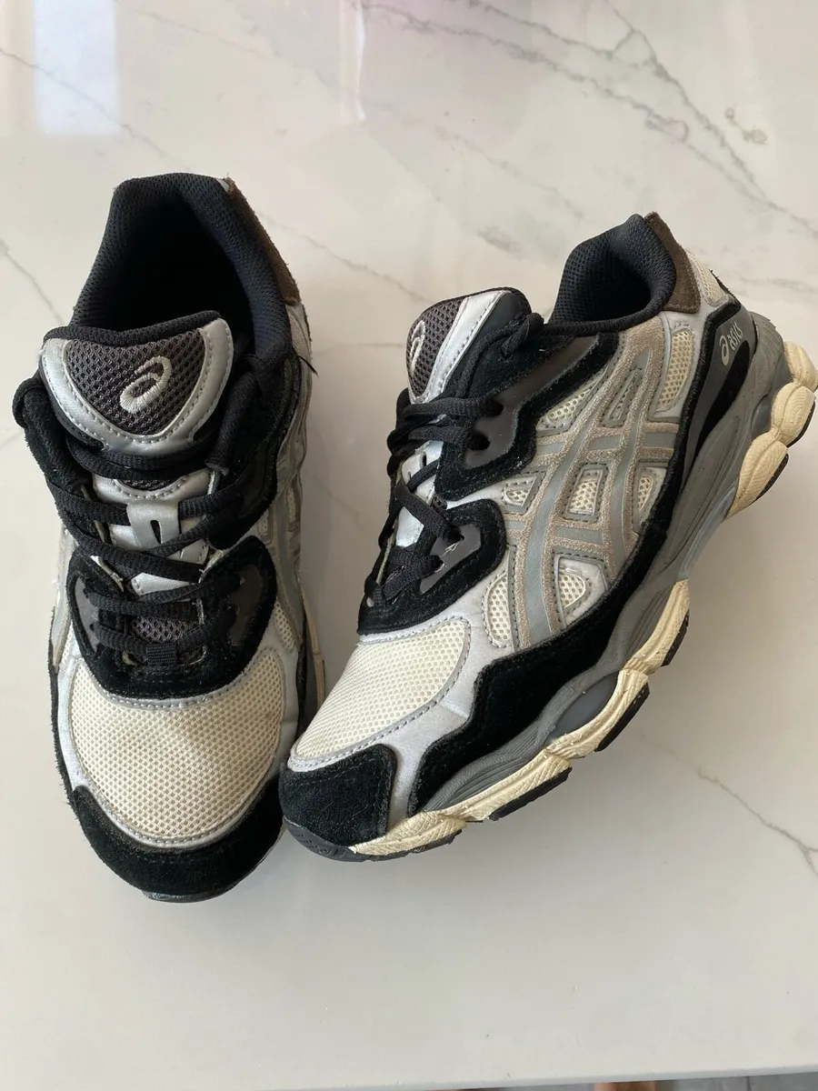 Like-New ASICS GEL-NYC - Image 1