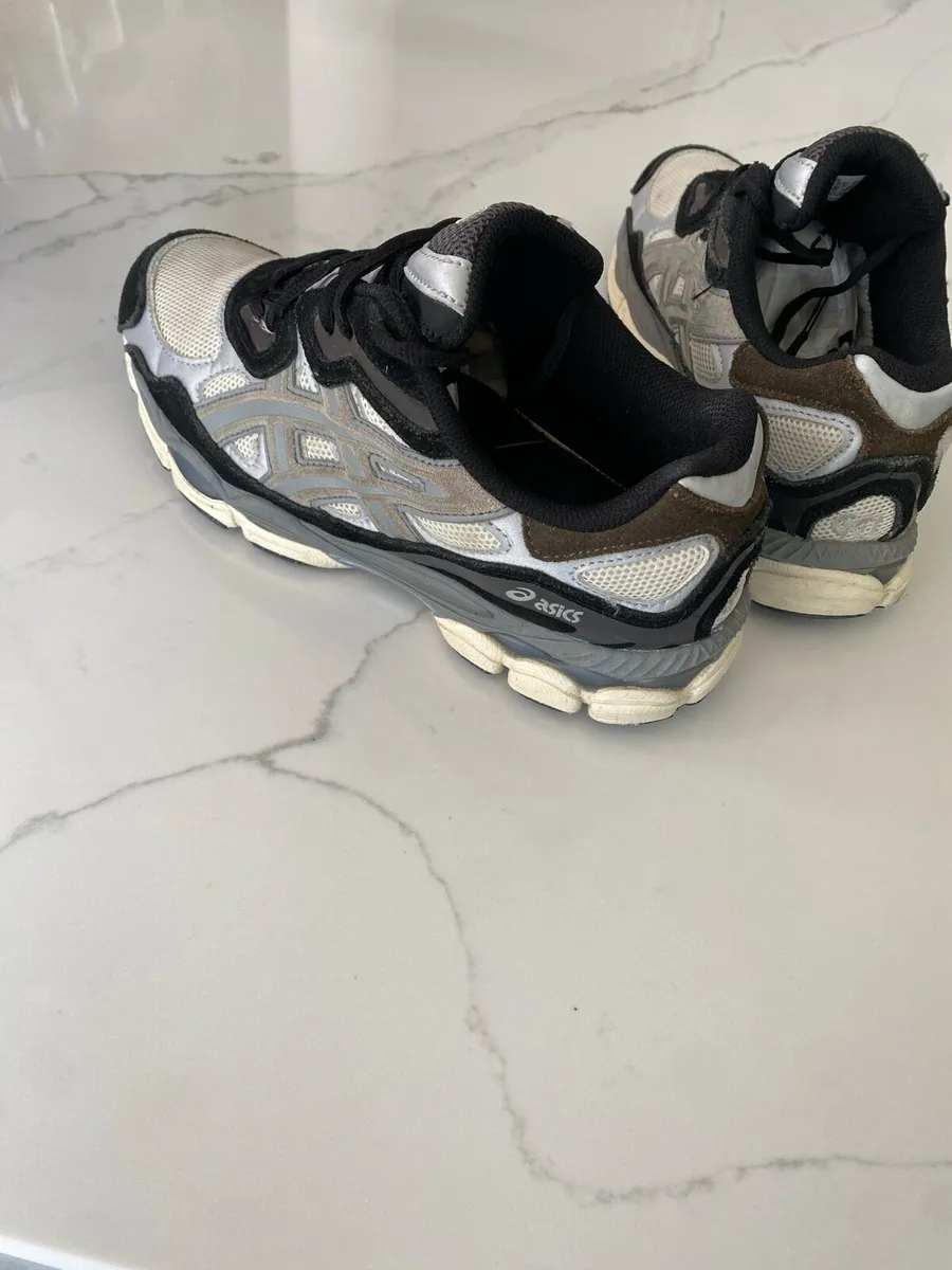 Like-New ASICS GEL-NYC - Image 2