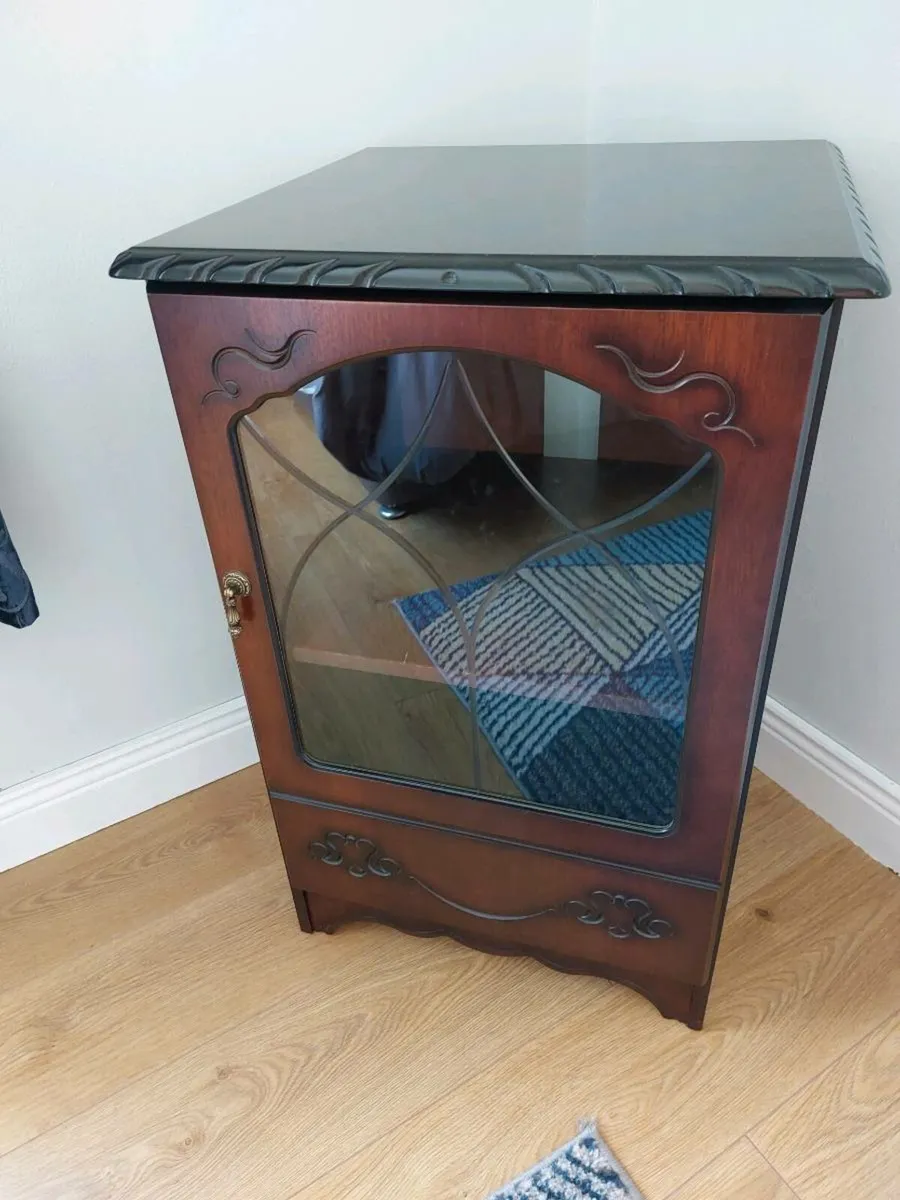 Hifi-stero/Display Cabinet - Image 1