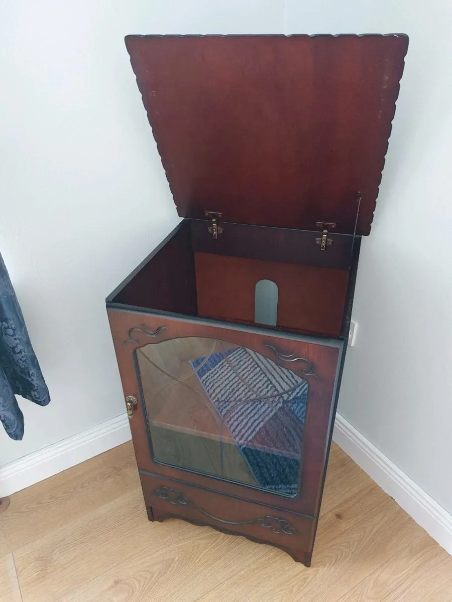 Hifi-stero/Display Cabinet - Image 2