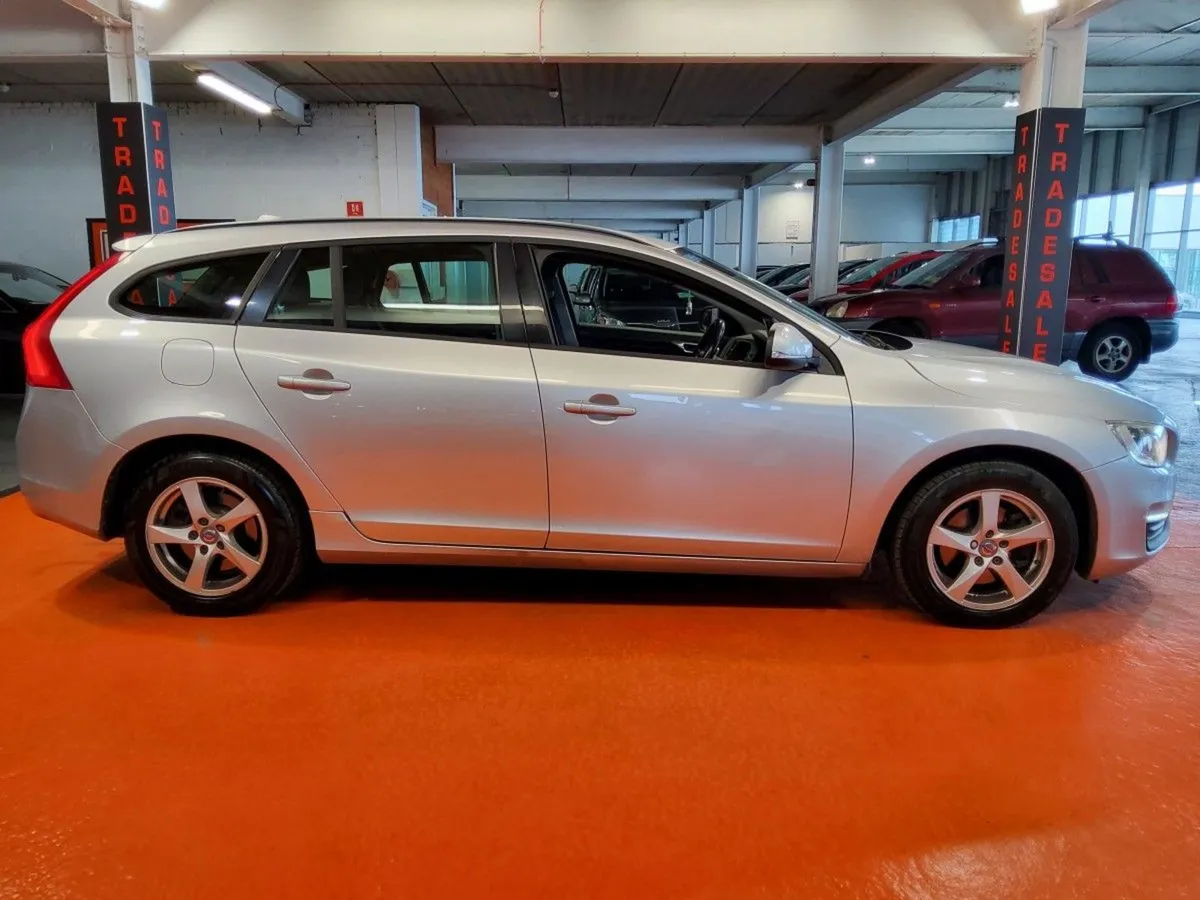Volvo V60 D3 (150hp) SE  leather - Image 4