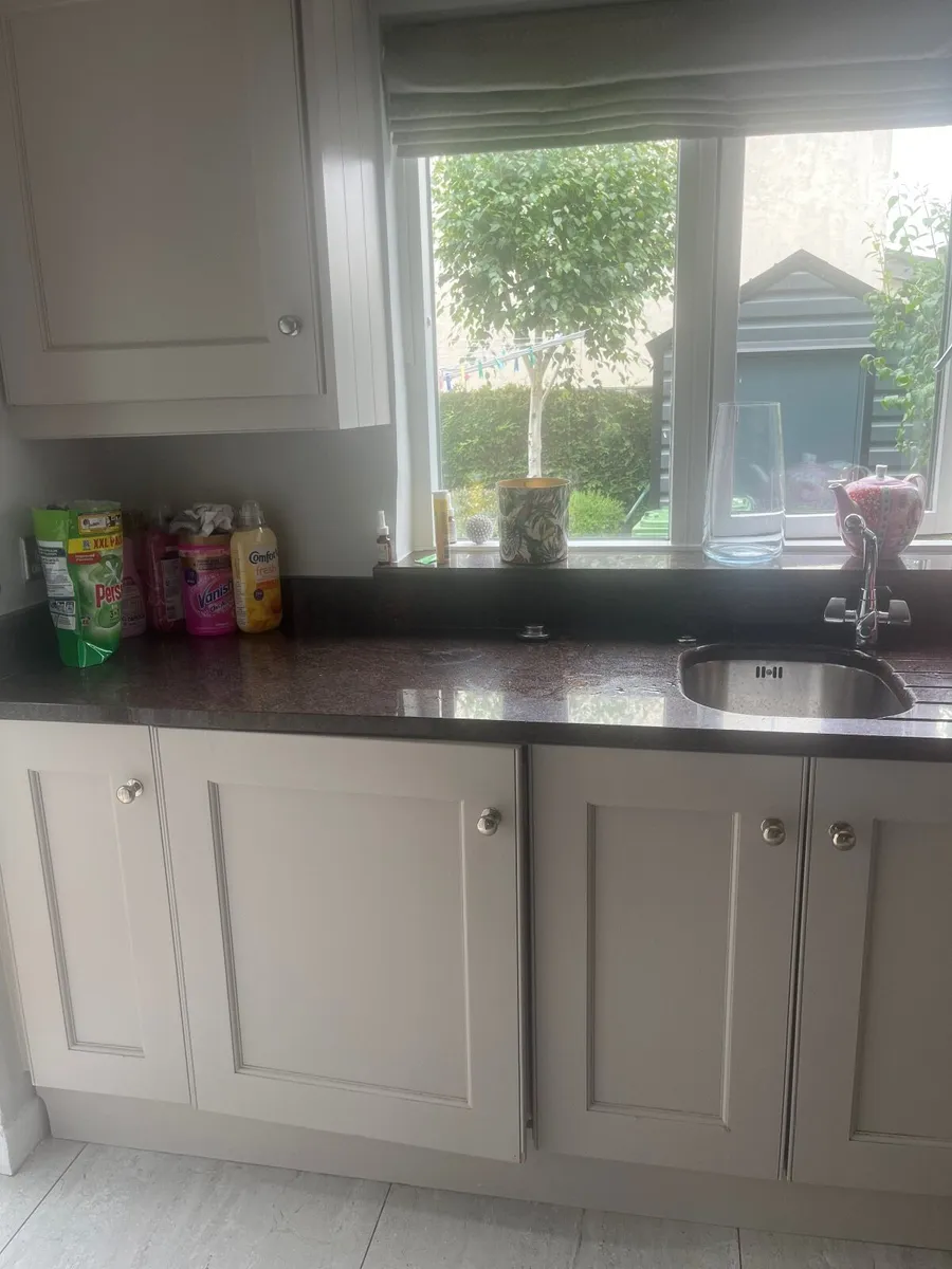 Kitchen doors , Granite top , sink extracto fan am - Image 3