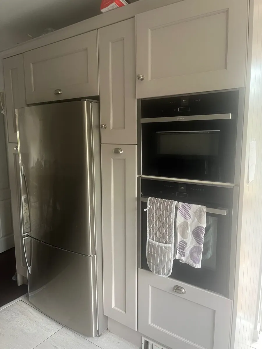 Kitchen doors , Granite top , sink extracto fan am - Image 4