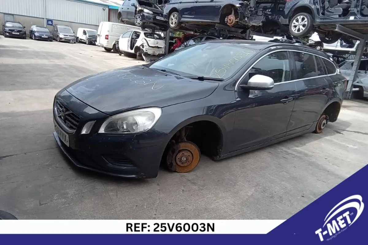 2011 VOLVO V60 BREAKING FOR PARTS - Image 1