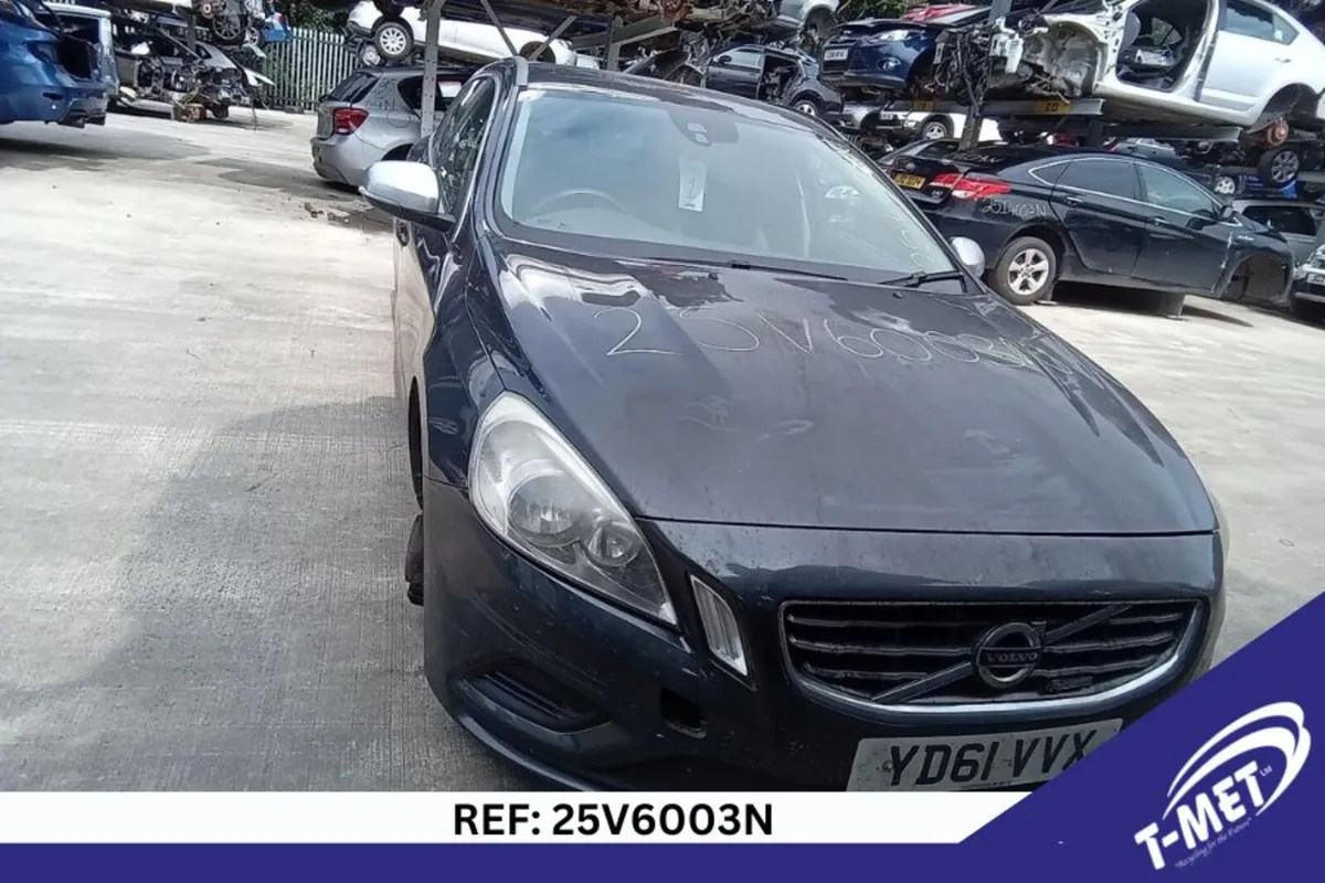 2011 VOLVO V60 BREAKING FOR PARTS - Image 2