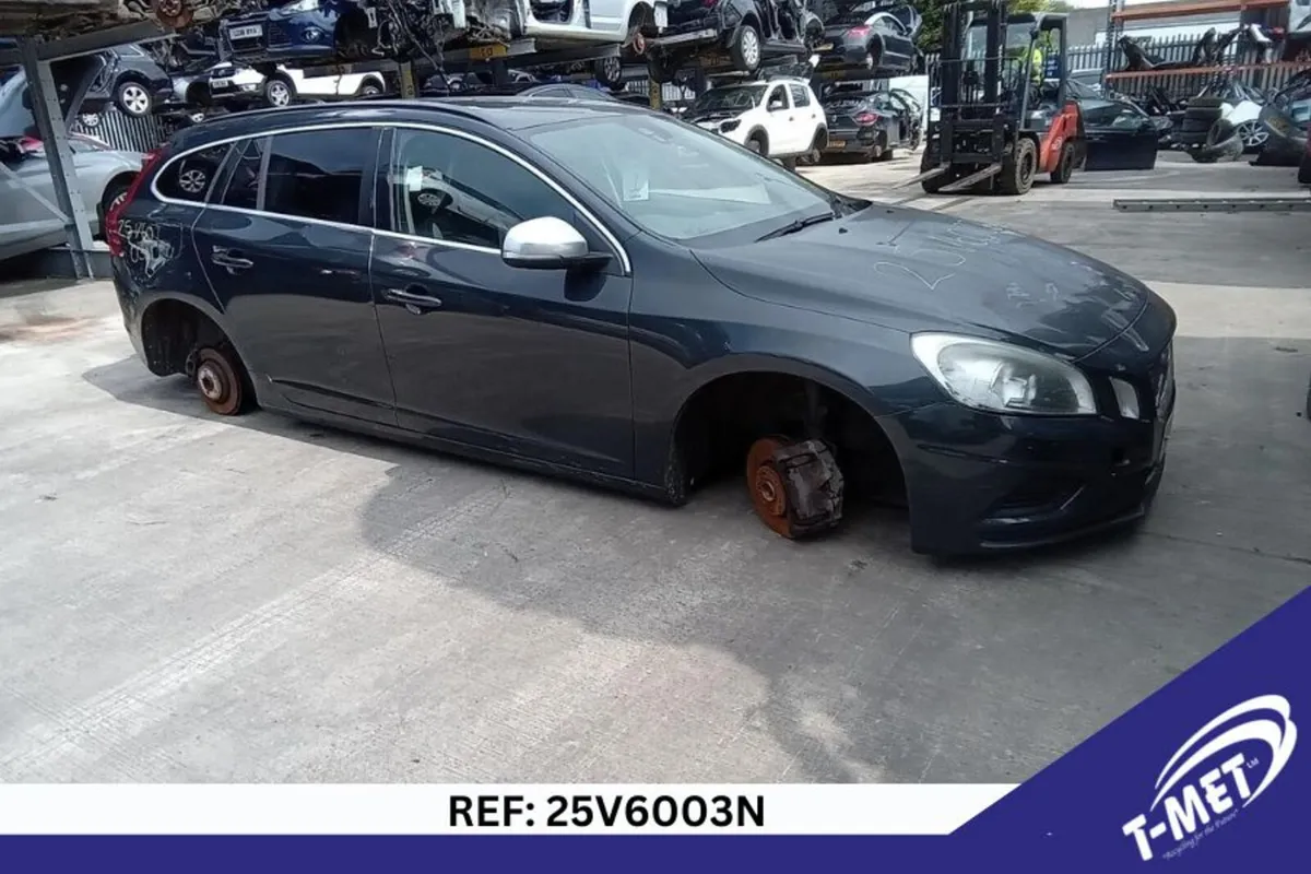 2011 VOLVO V60 BREAKING FOR PARTS - Image 3