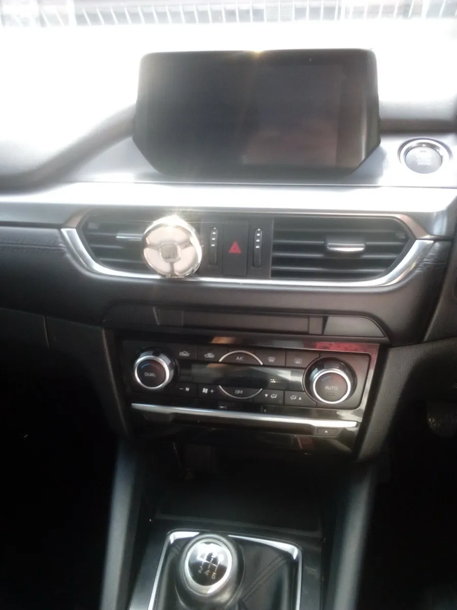 172 Mazda 6 2.2D Executive SE Tourer - Image 3