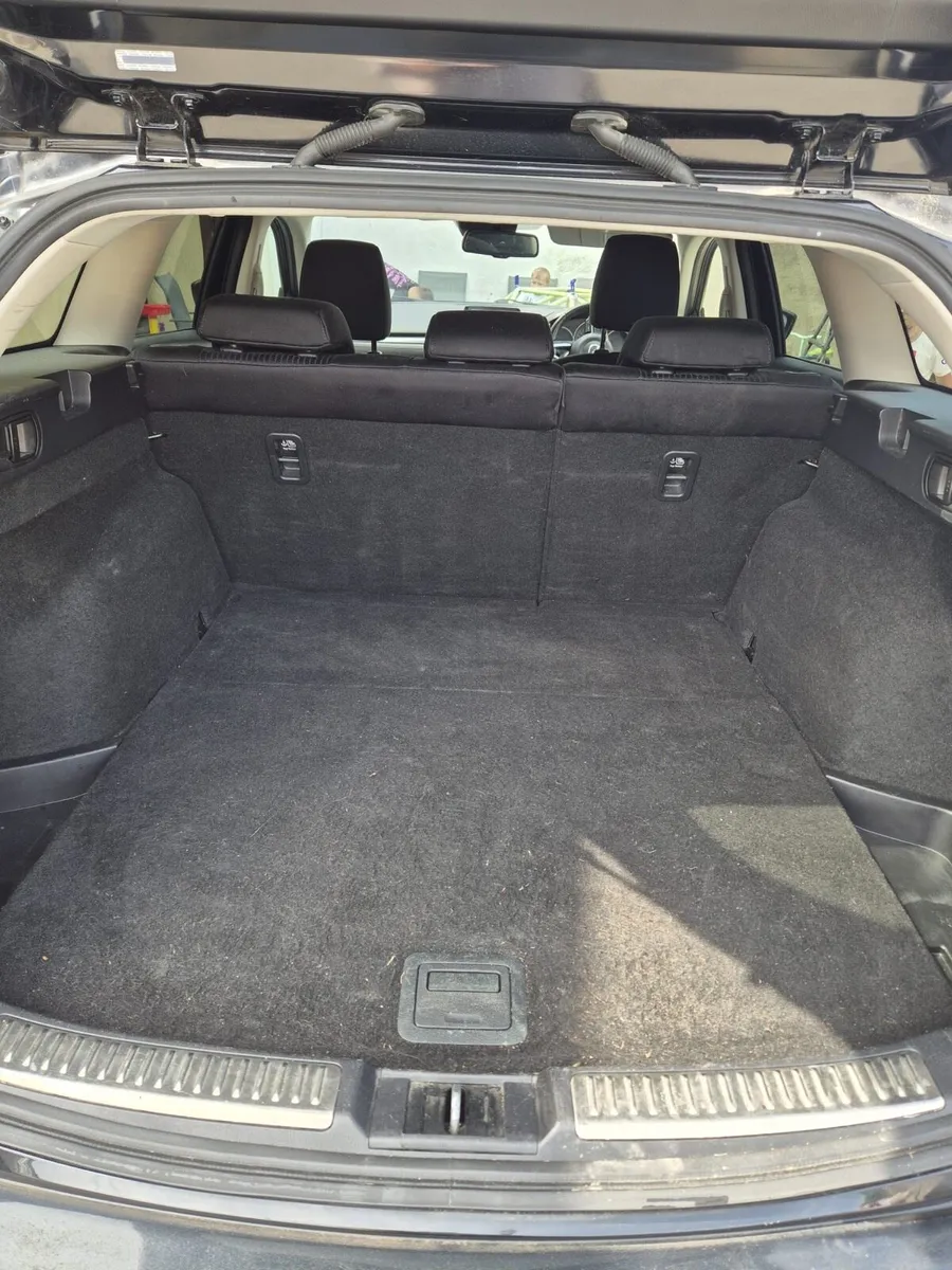 172 Mazda 6 2.2D Executive SE Tourer - Image 4