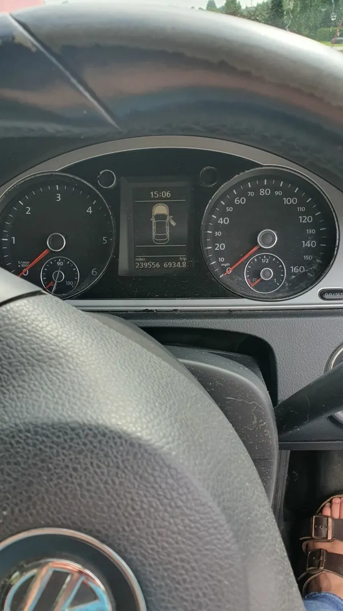 Volkswagen Passat 2011 - Image 4