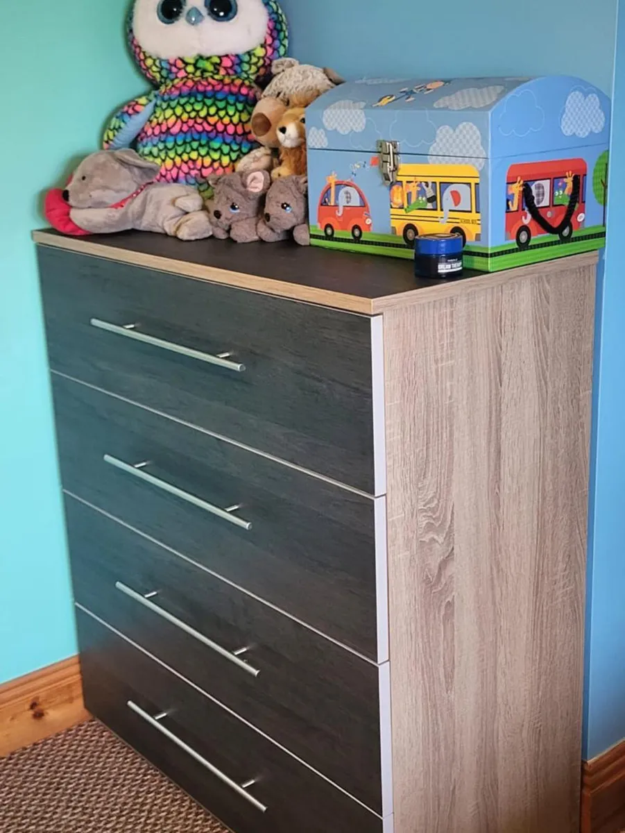Chest of drawers - Image 1