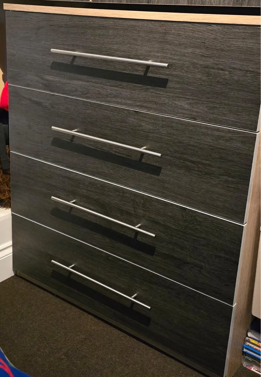Chest of drawers - Image 2