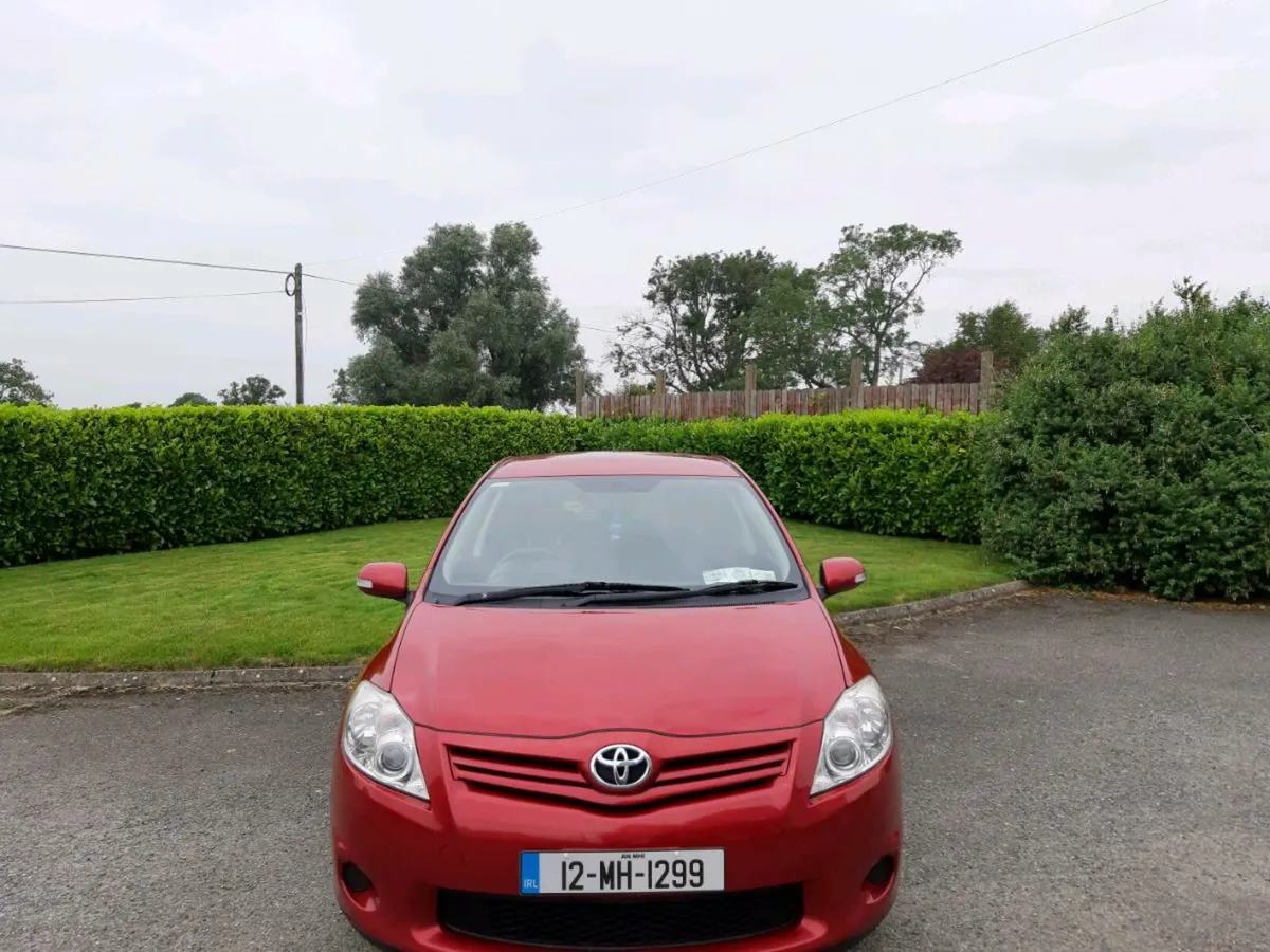 Toyota auris 1.4 turbo diesel nct 03/26 taxed. - Image 4