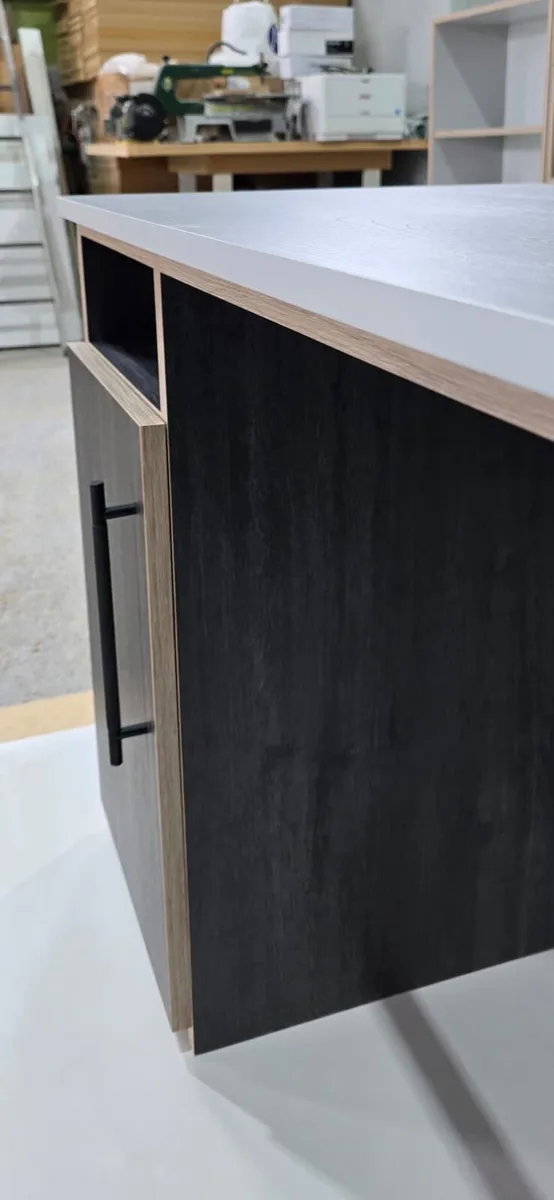 Study desk - Image 4