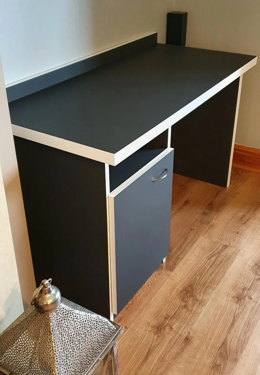 Study desk - Image 1