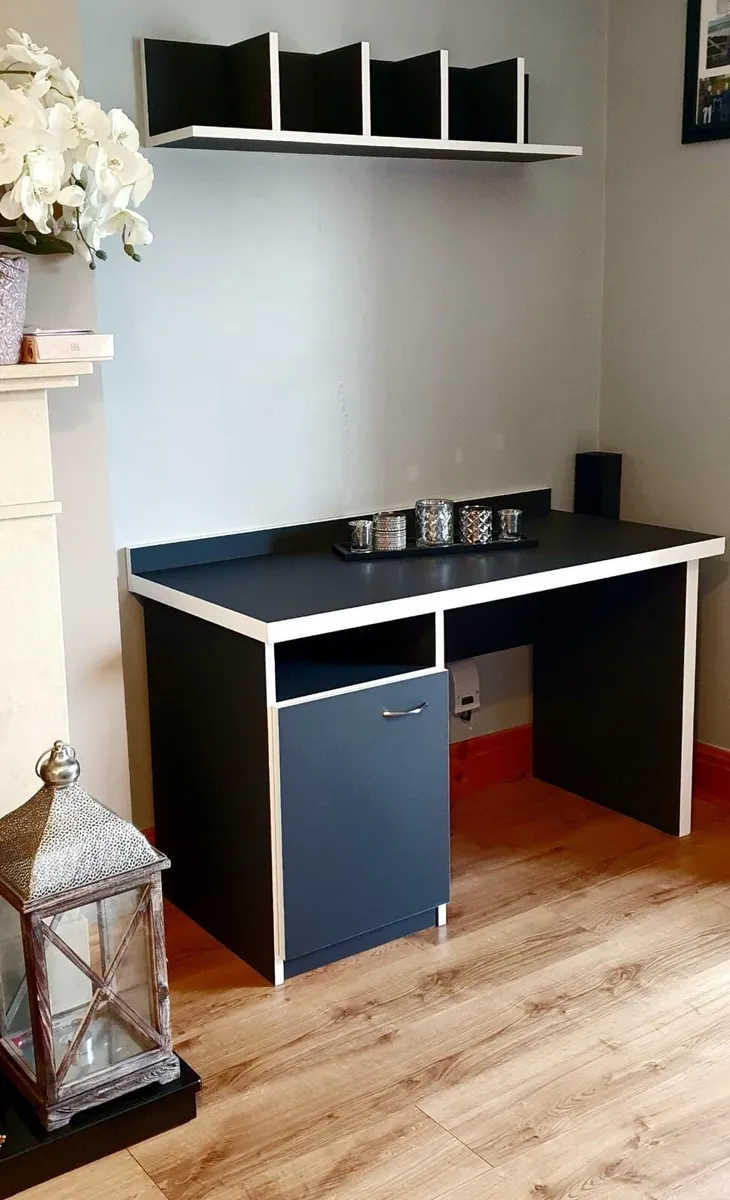 Study desk - Image 2