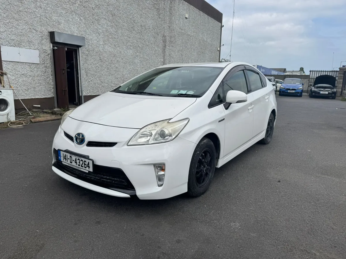 Toyota Prius 2014 - Image 2
