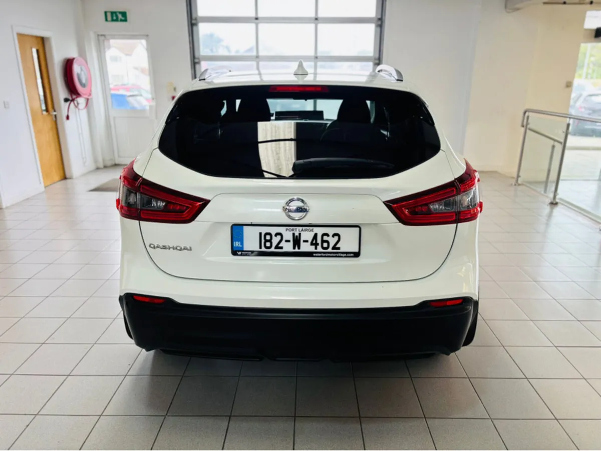 Nissan Qashqai 1.6 SV CVT 18 4DR AUTO - Image 3