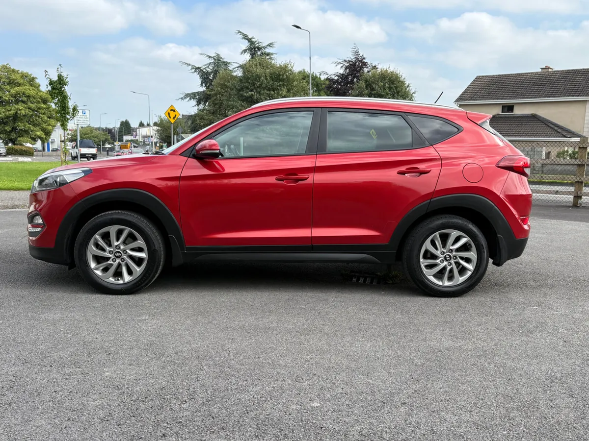 ABSOLUTELY IMMACULATE 2016 HYUNAI - Image 4