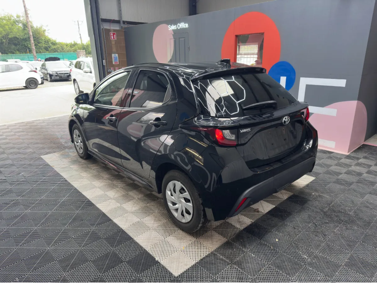 Toyota Yaris ONLY €15950! YARIS AUTOMATIC 1.0 PETR - Image 4