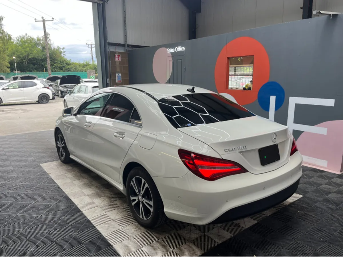 Mercedes-Benz CLA CLA180 AUTOMATIC / 25k KMs / Rev - Image 4