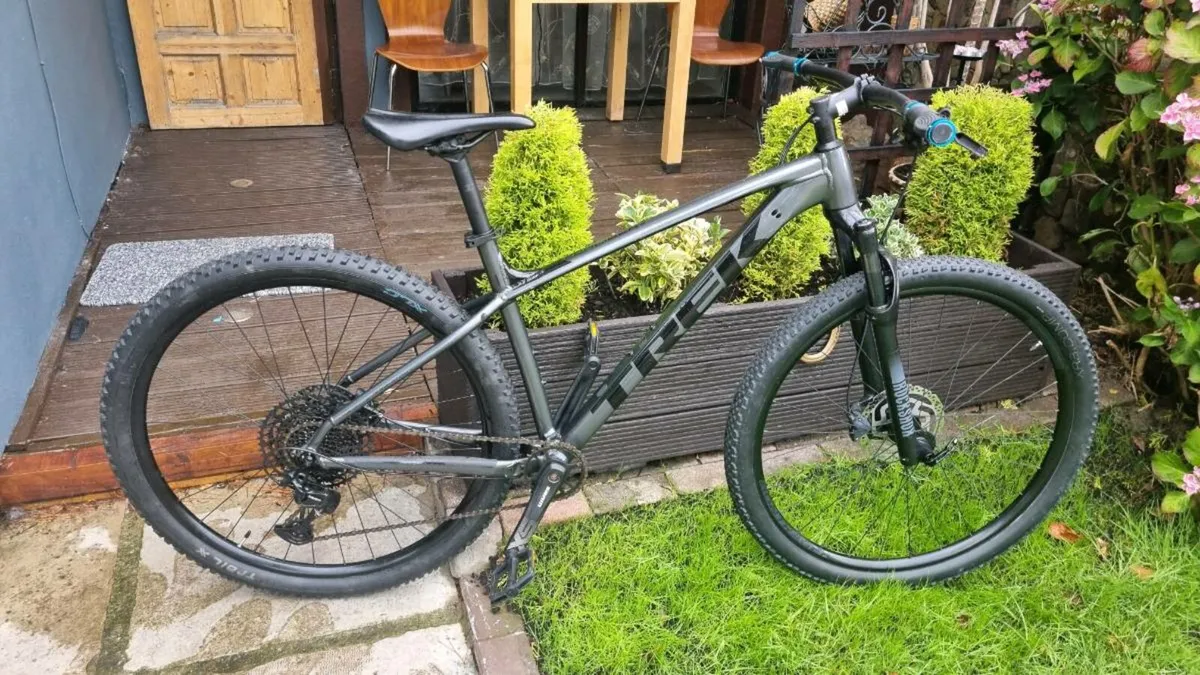 TREK EXCALIBER 8 - Image 1