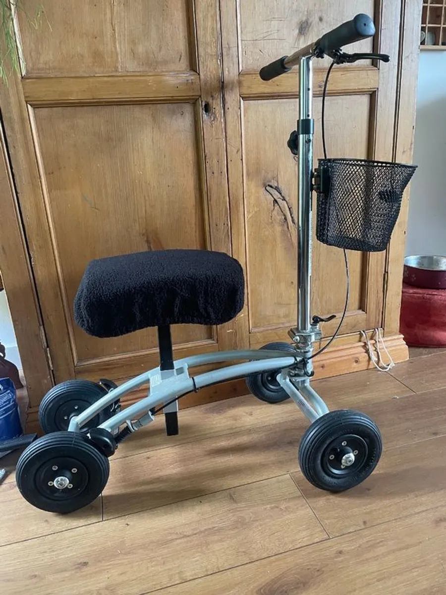 Knee scooter