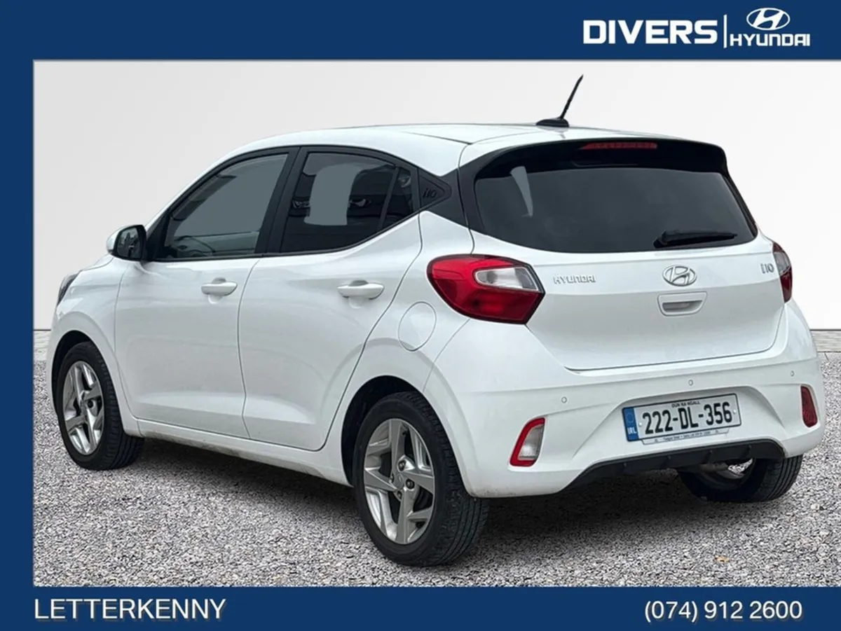 Hyundai i10 Deluxe - Image 2